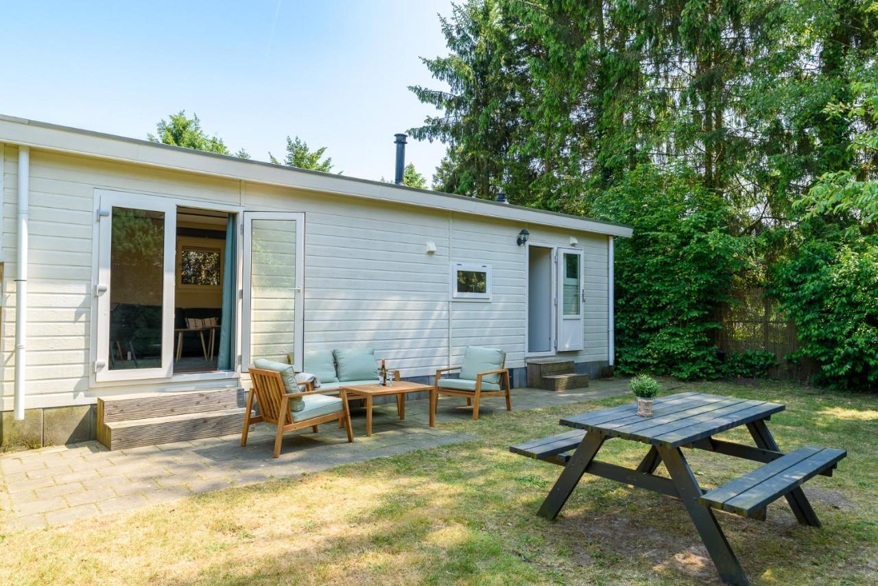 Chalet Met Eigen Tuin Aan De Veluwse Bosrand Putten Esterno foto